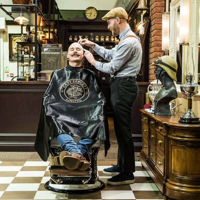 Mantella Taglio Barber Cape Captain Fawcett