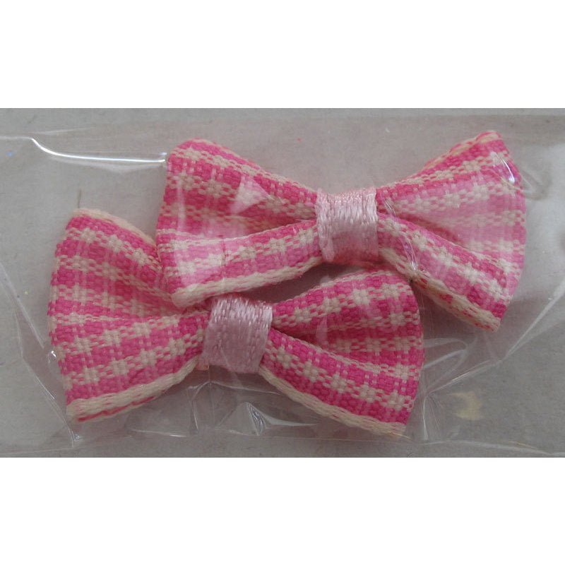 Decoro papillon di stoffa rosa a quadretti bianchi